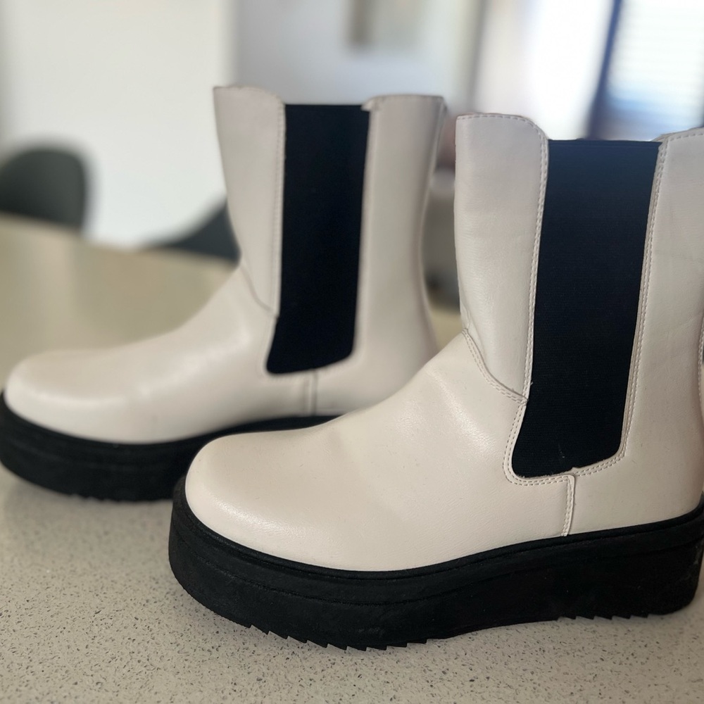 Rouge Helium Black and White Heeled Boots